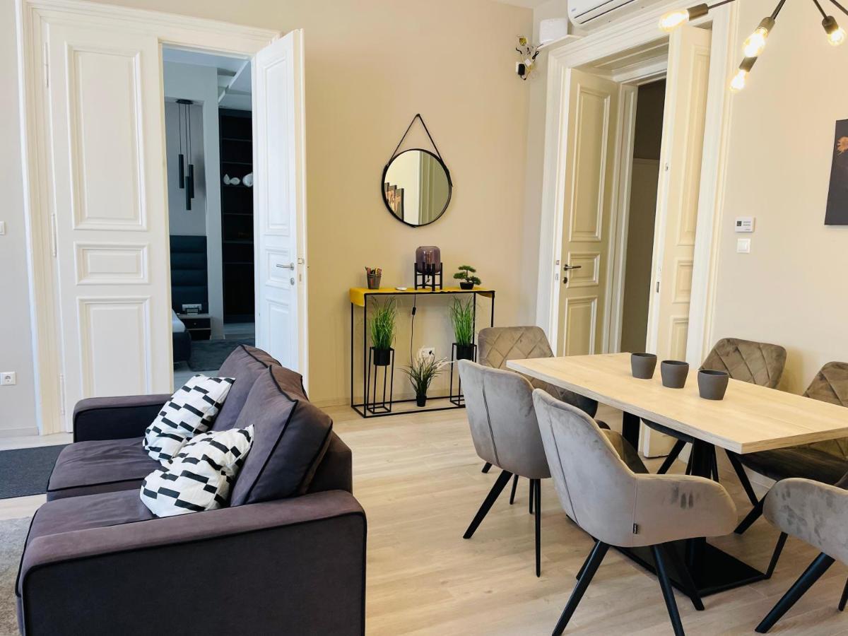 Podmaniczky Deluxe Apartment Budapest Bagian luar foto